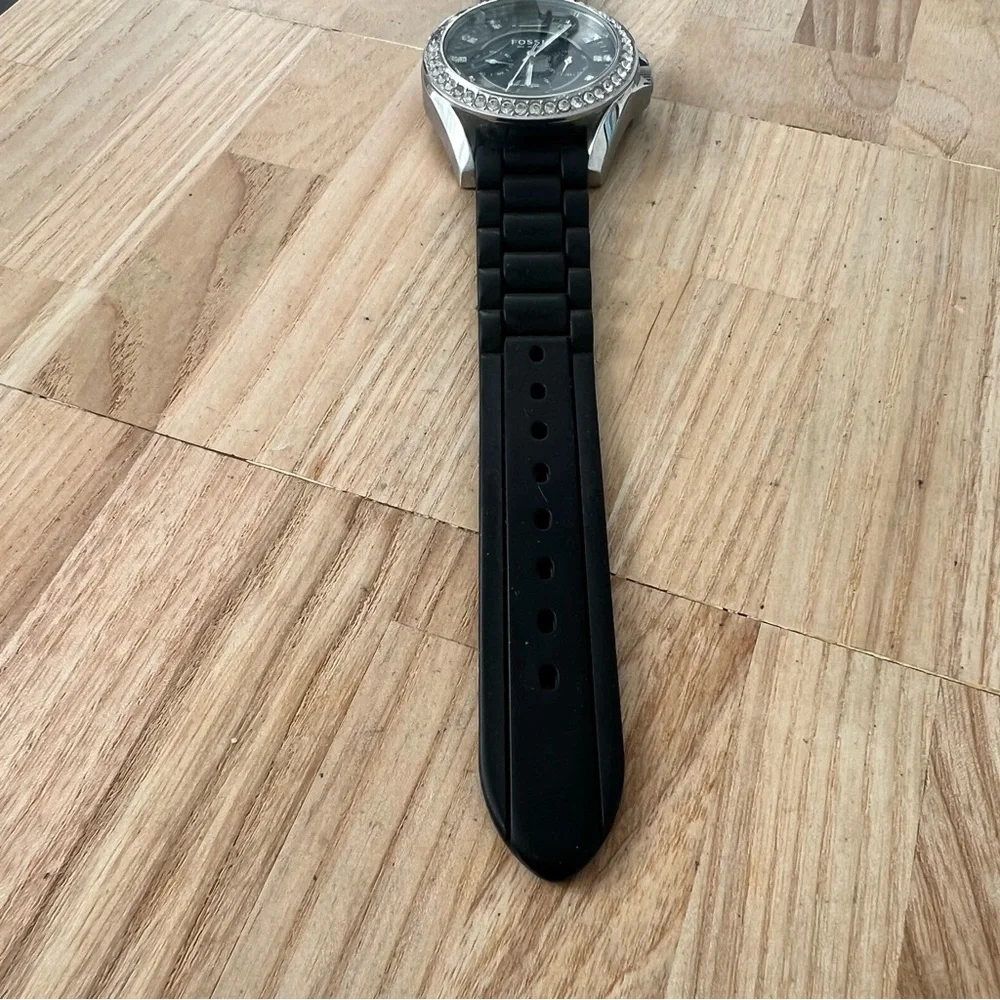 Fossil ladies black dial silver tone watch NEW BATTERY